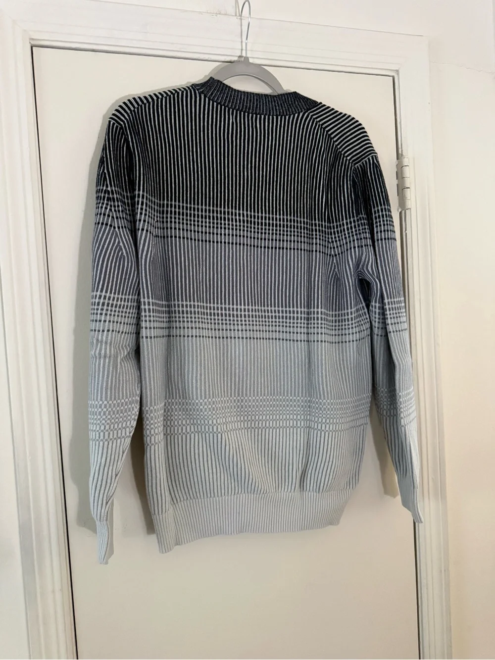 Alfani Men’s Gradient Black and White Crewneck Sweater Size Large